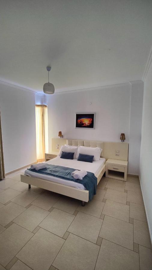 B&G Holiday Sarande Bagian luar foto
