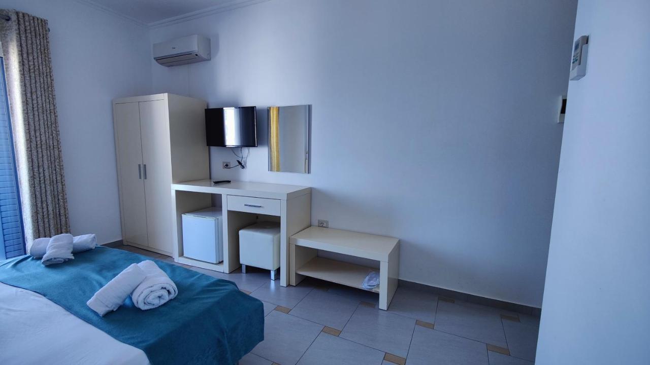 B&G Holiday Sarande Bagian luar foto