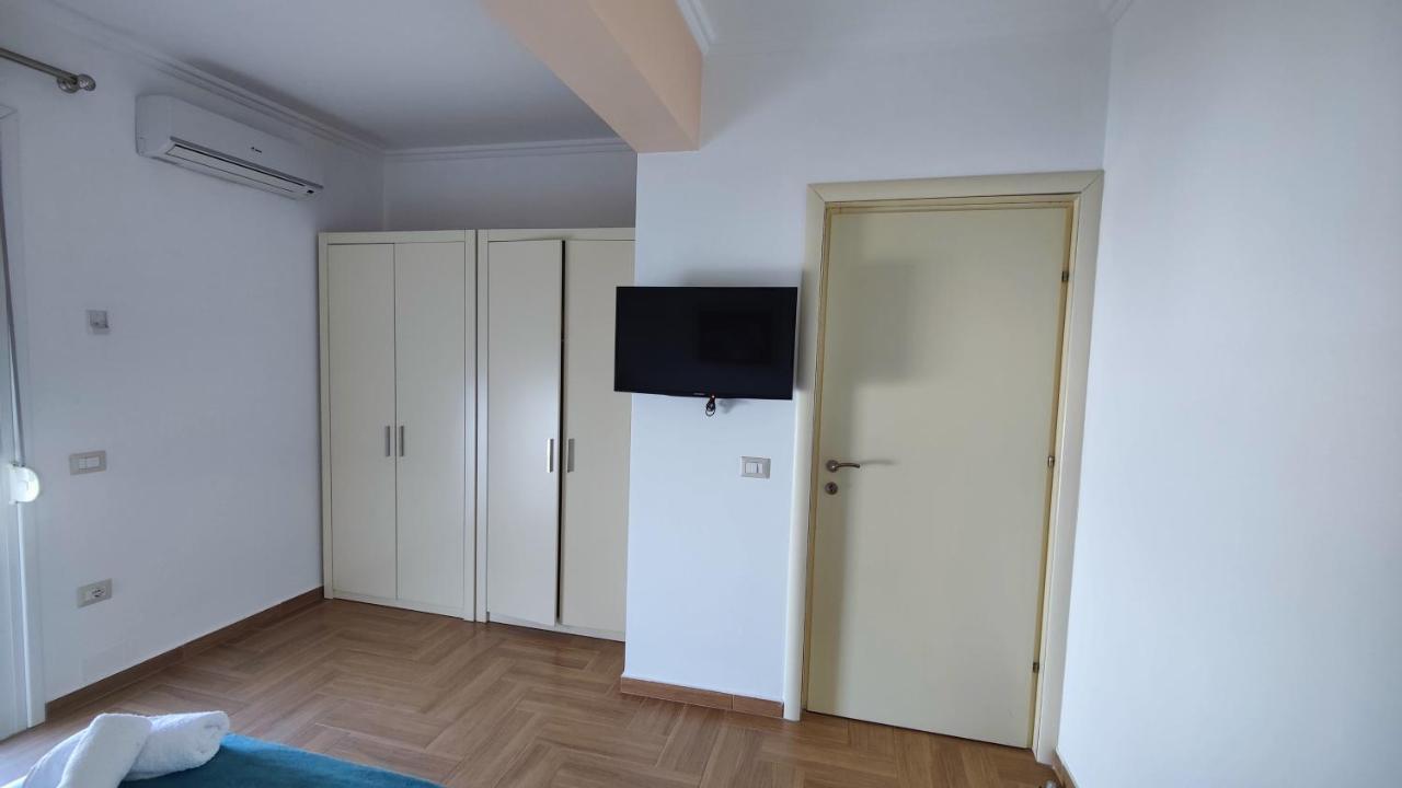 B&G Holiday Sarande Bagian luar foto