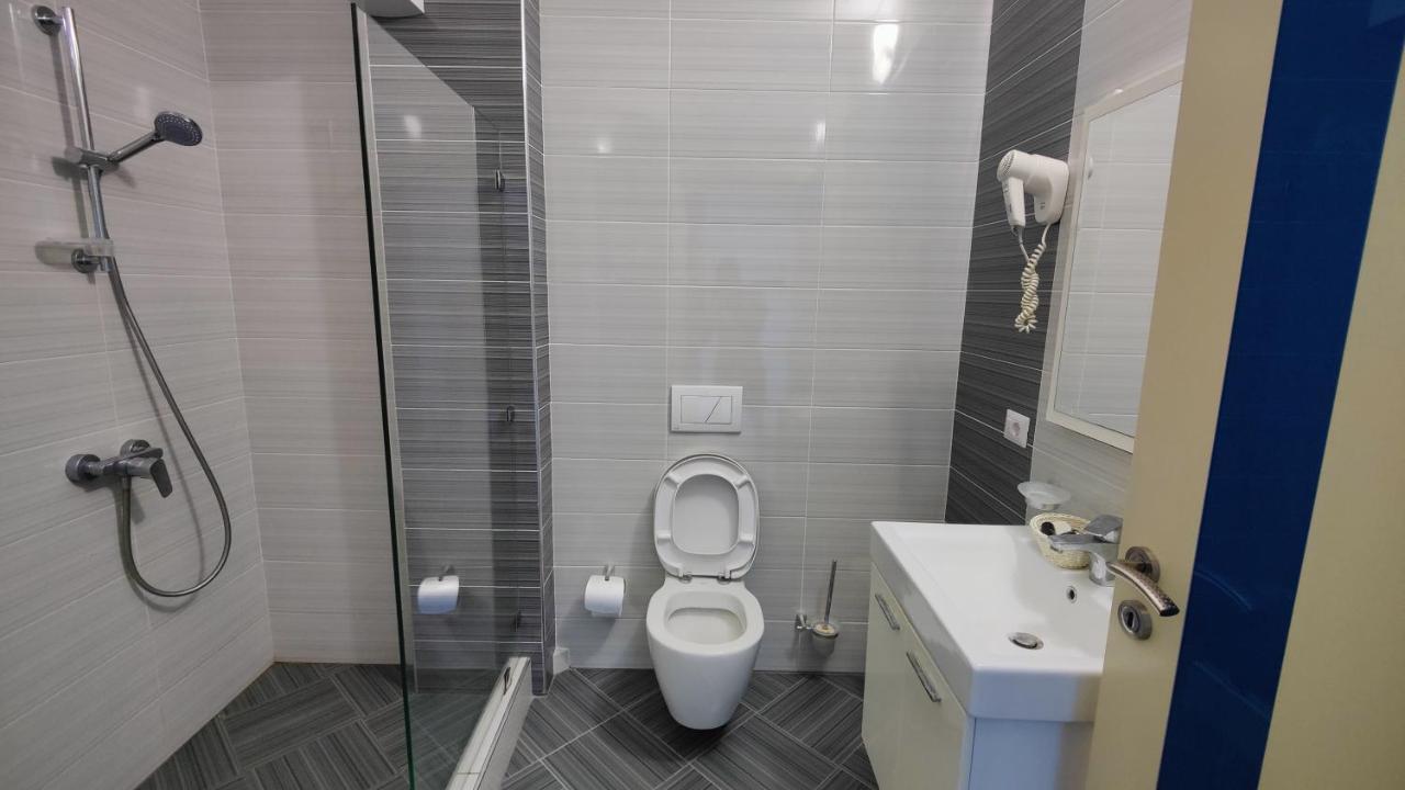 B&G Holiday Sarande Bagian luar foto