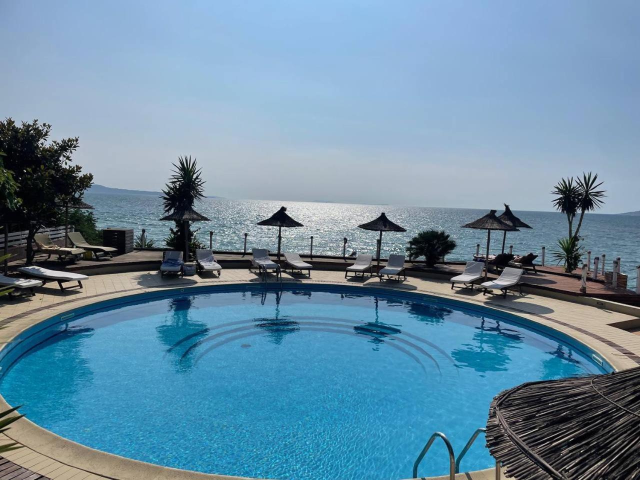 B&G Holiday Sarande Bagian luar foto