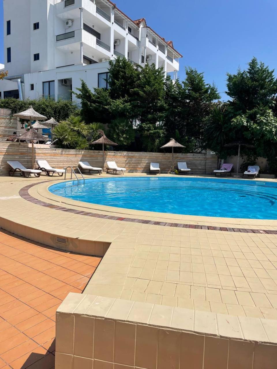B&G Holiday Sarande Bagian luar foto