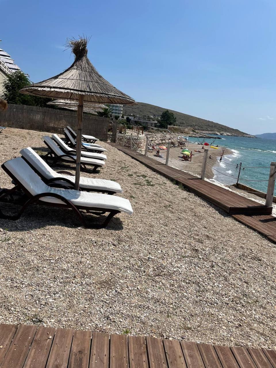 B&G Holiday Sarande Bagian luar foto