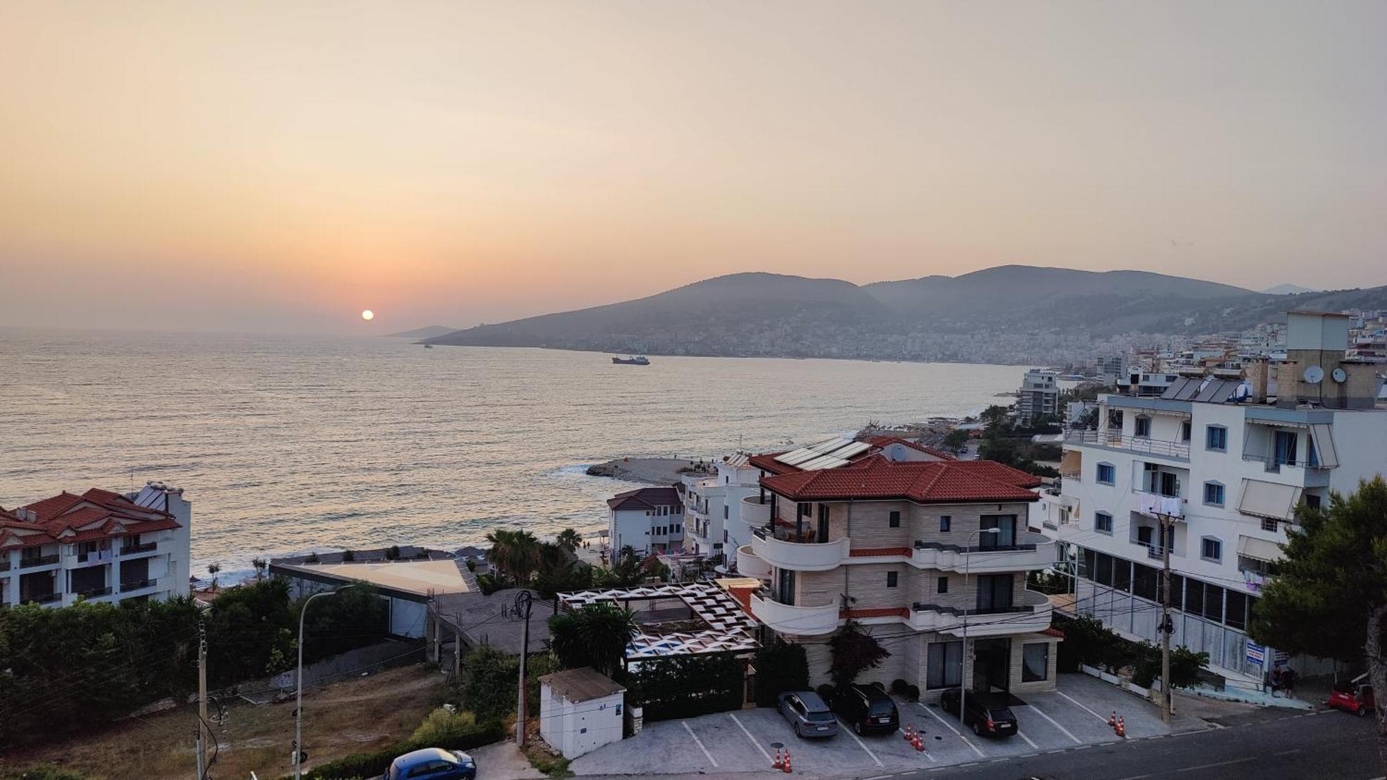 B&G Holiday Sarande Bagian luar foto