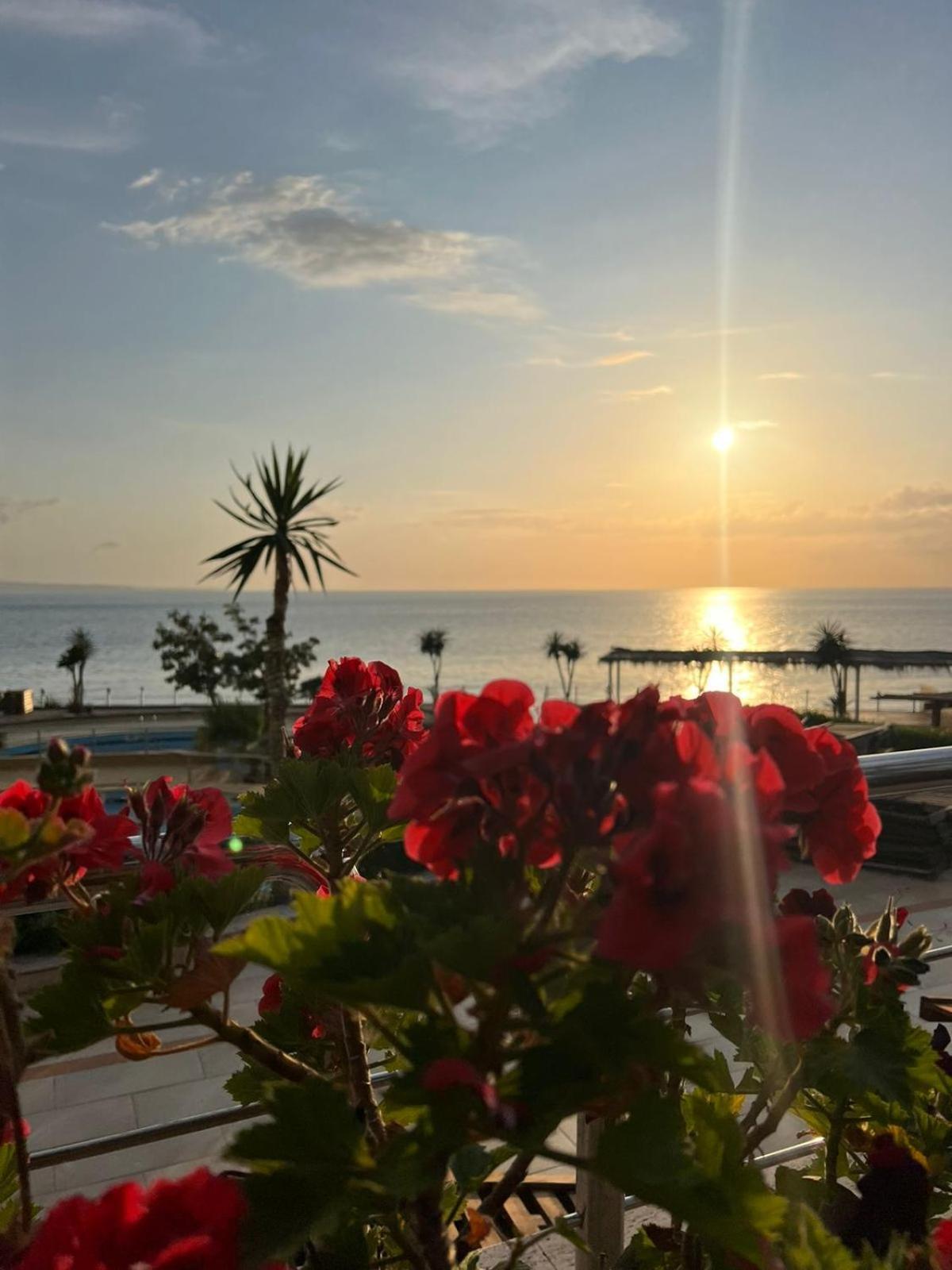 B&G Holiday Sarande Bagian luar foto