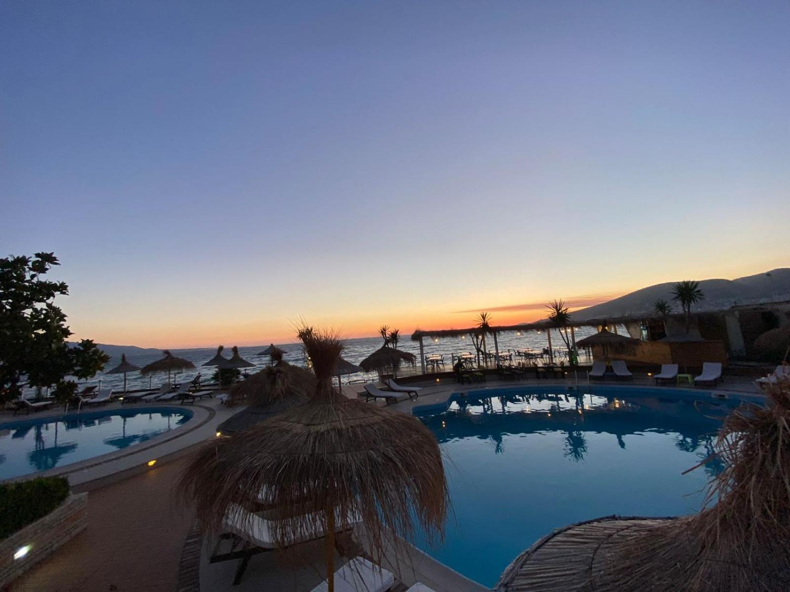 B&G Holiday Sarande Bagian luar foto