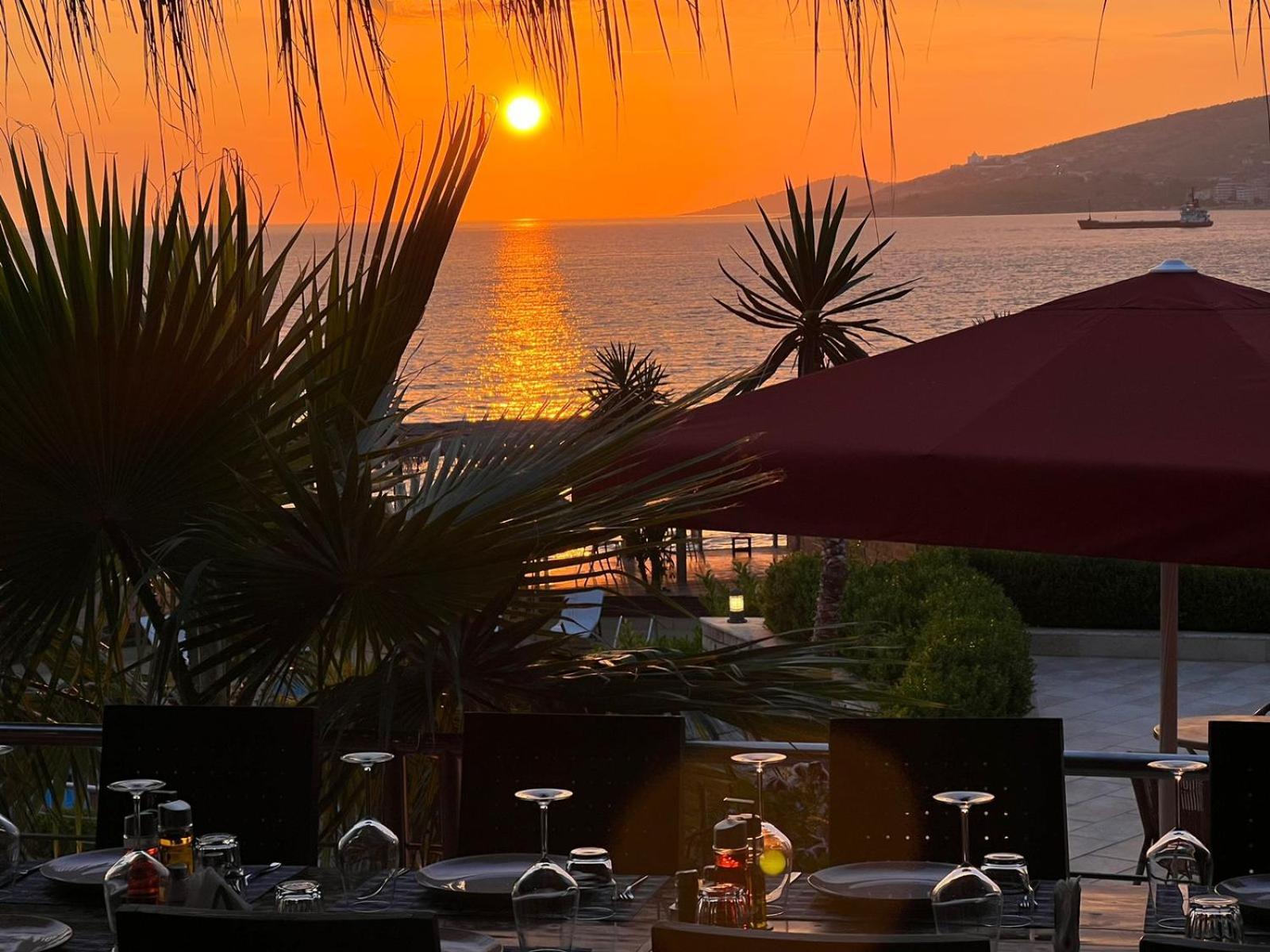 B&G Holiday Sarande Bagian luar foto
