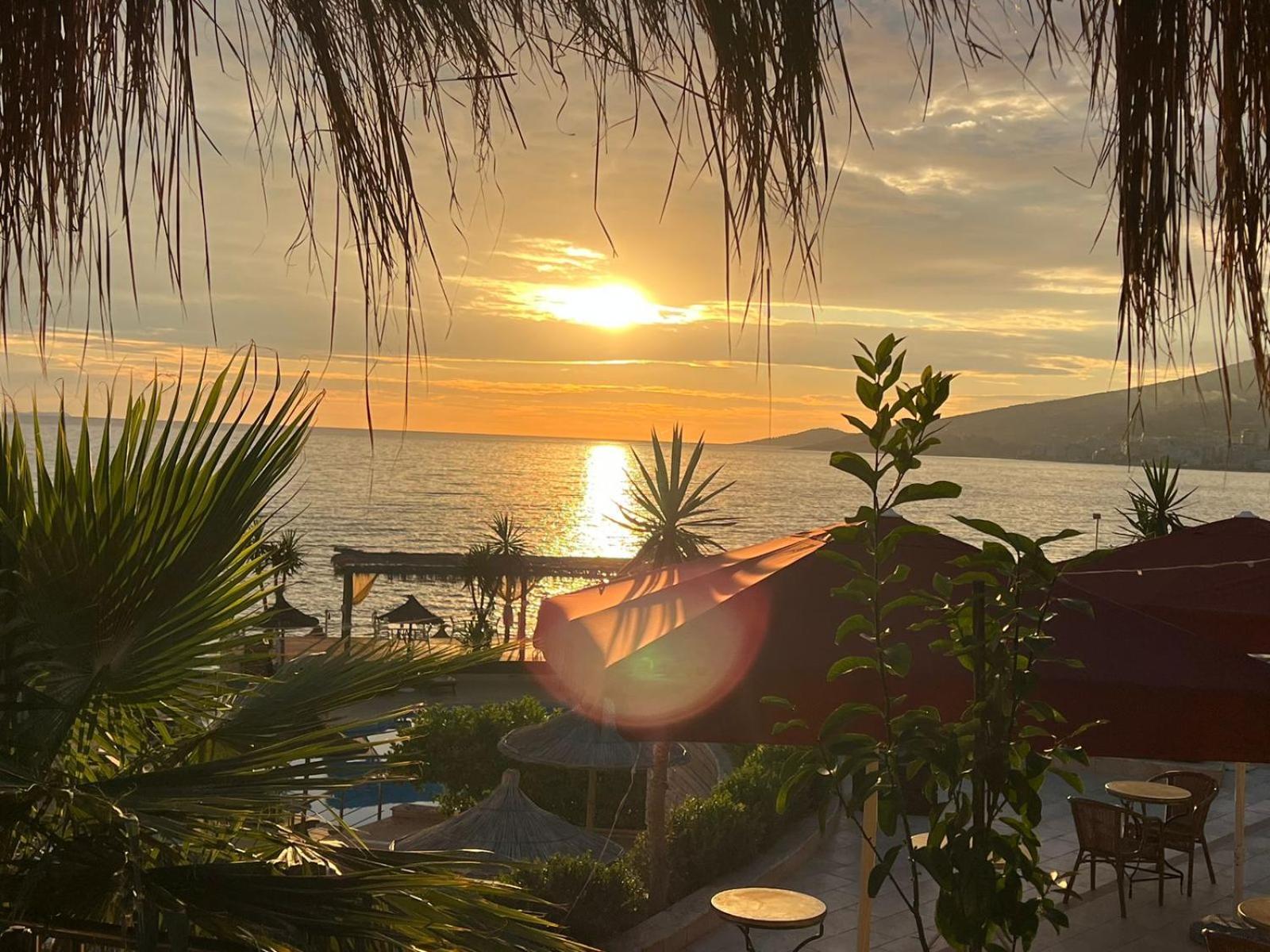 B&G Holiday Sarande Bagian luar foto