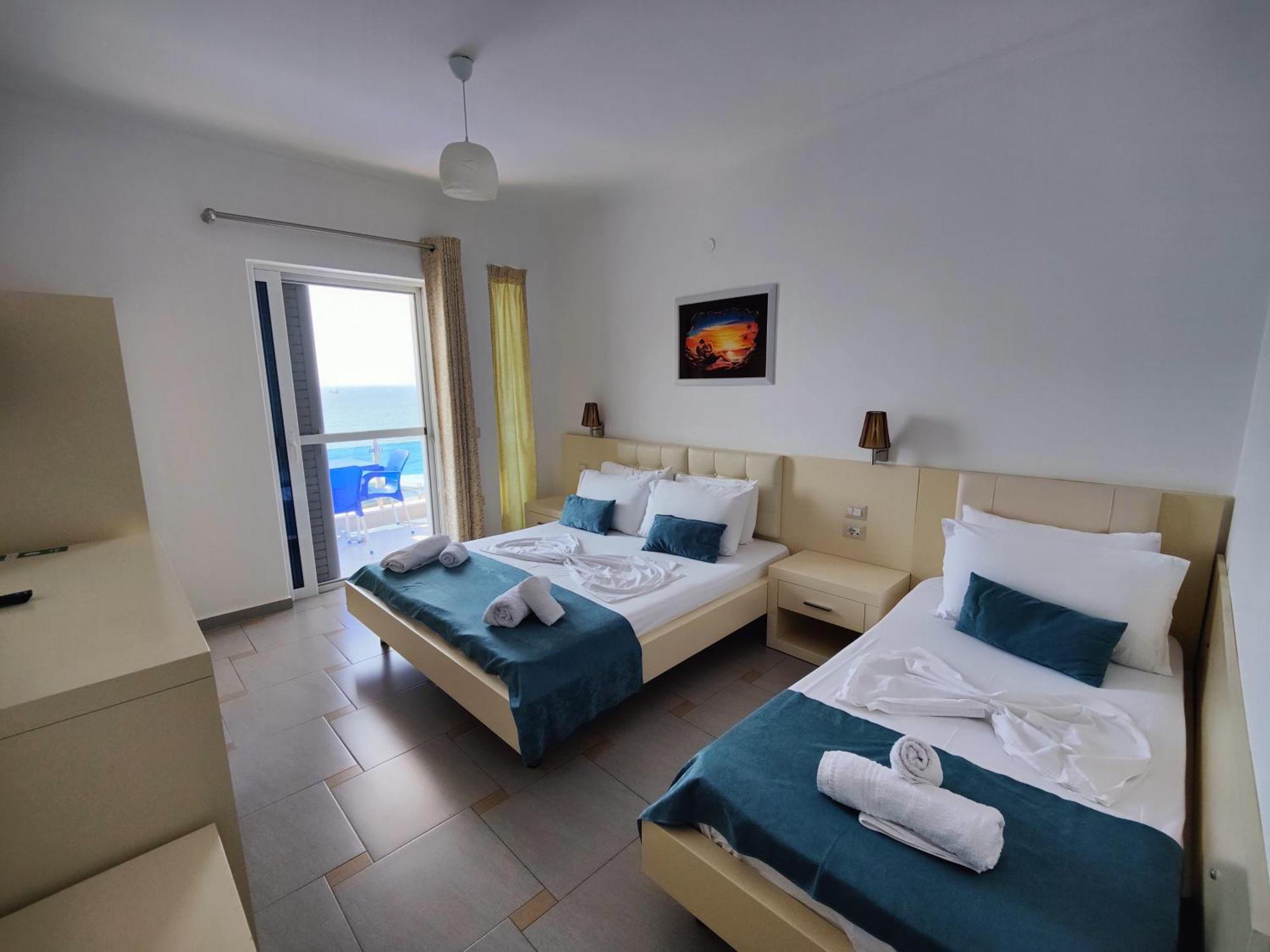 B&G Holiday Sarande Bagian luar foto